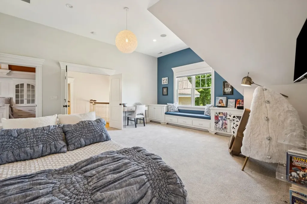1 Willowbrook Court Bedford NH 03110