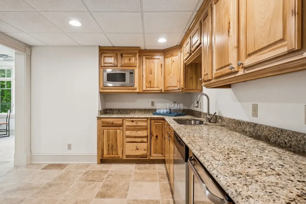 1 Willowbrook Court Bedford NH 03110