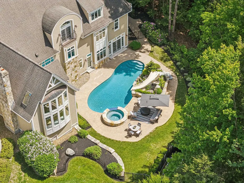 1 Willowbrook Court Bedford NH 03110