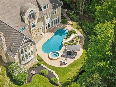 1 Willowbrook Court Bedford NH 03110