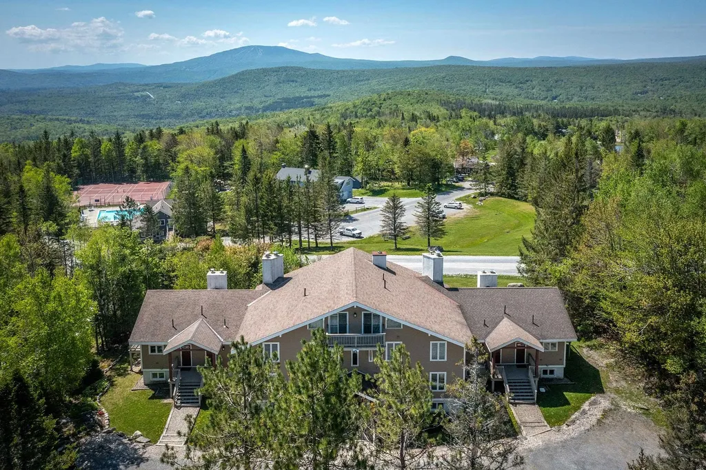 31 Farm Road Peru VT 05152