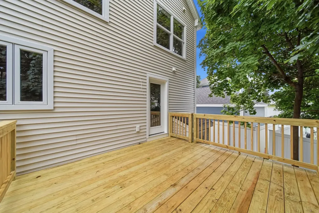 16 Manchester Street Nashua NH 03064
