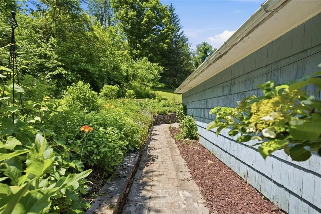 811 Middle Pownal Road Bennington VT 05201