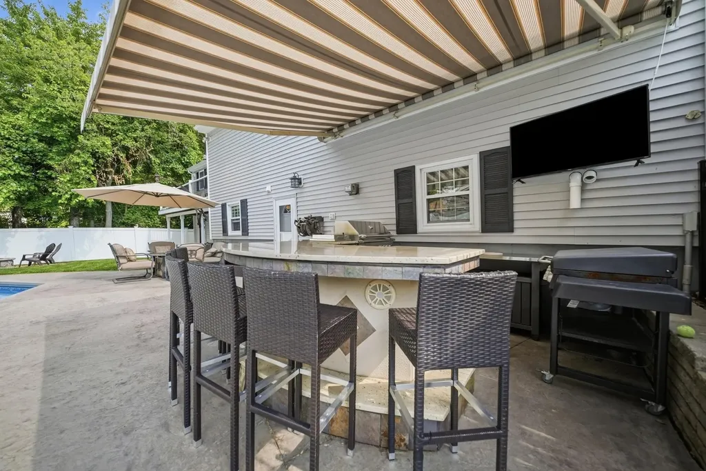 50 Langholm Drive Nashua NH 03062