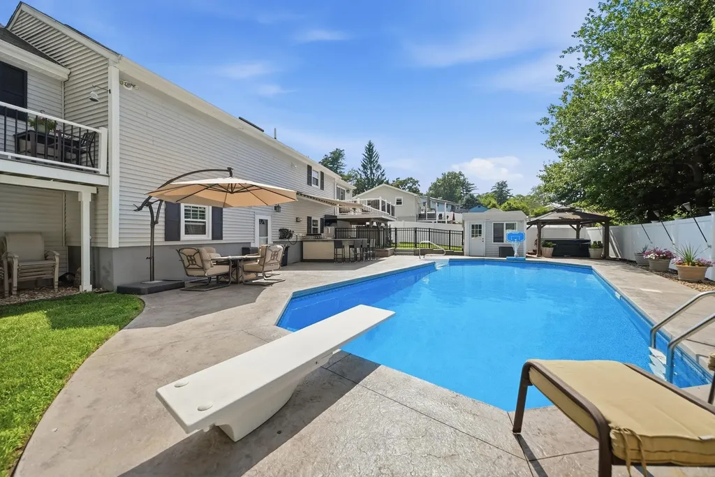 50 Langholm Drive Nashua NH 03062