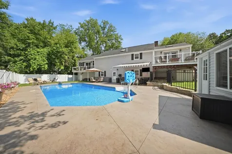 50 Langholm Drive Nashua NH 03062