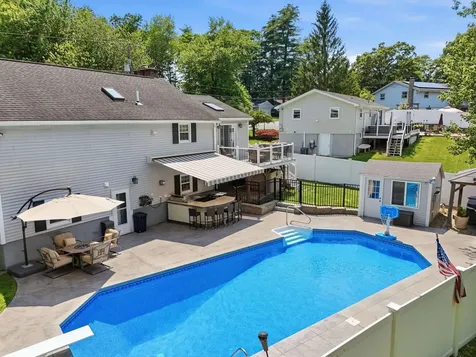 50 Langholm Drive Nashua NH 03062