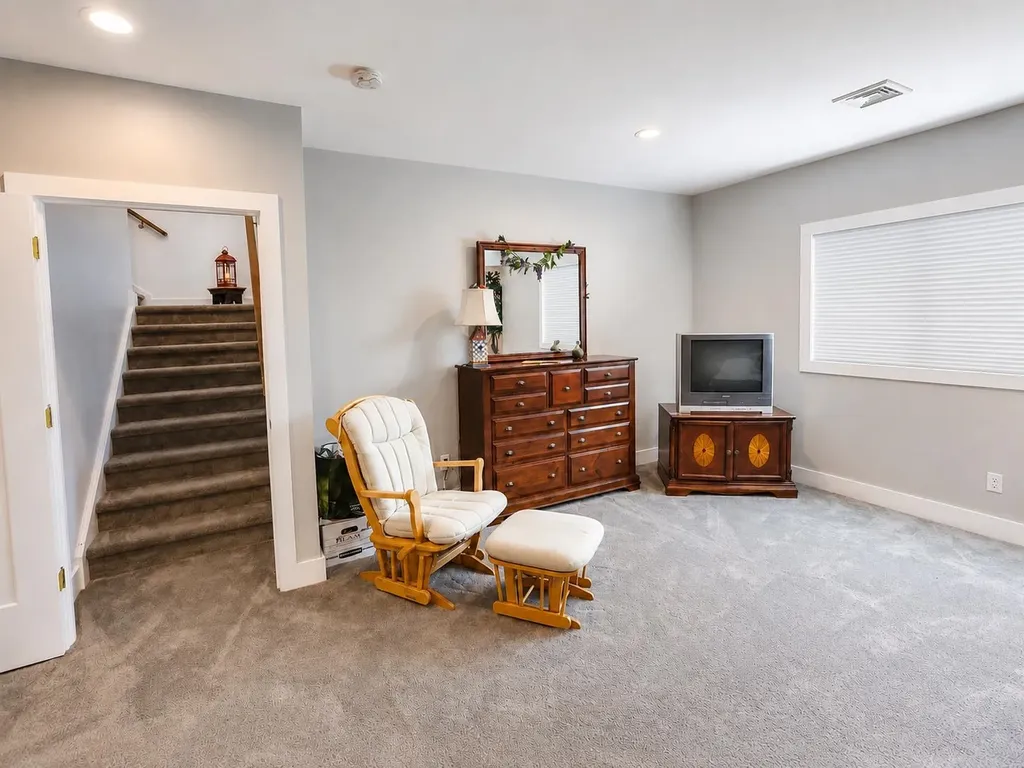 25 Jen Barry Lane Colchester VT 05446