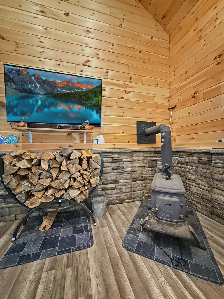 55 Meadow View Drive Pittsburg NH 03592