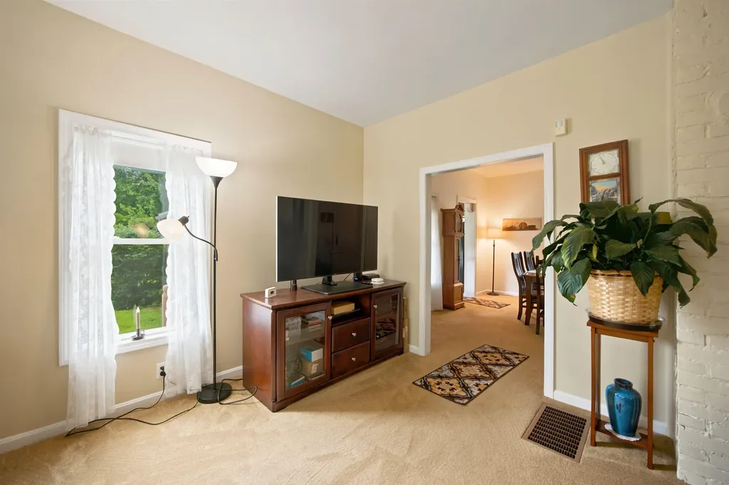 557 Old East Road Whitefield NH 03598