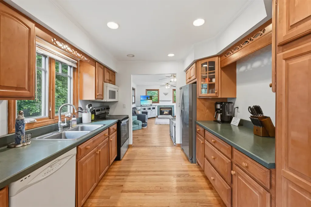 18 Maplewood Drive South Burlington VT 05403
