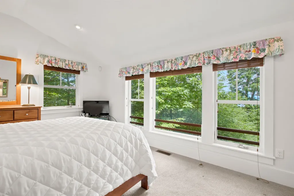 5 Peaked Hill Road Ashland NH 03217