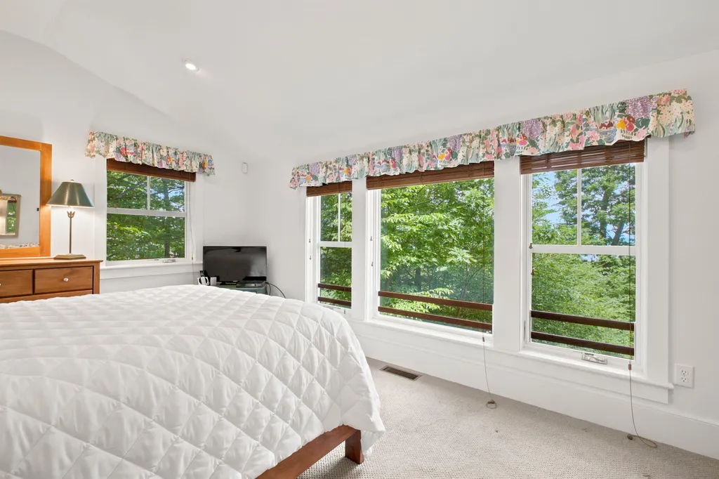 5 Peaked Hill Road Ashland NH 03217