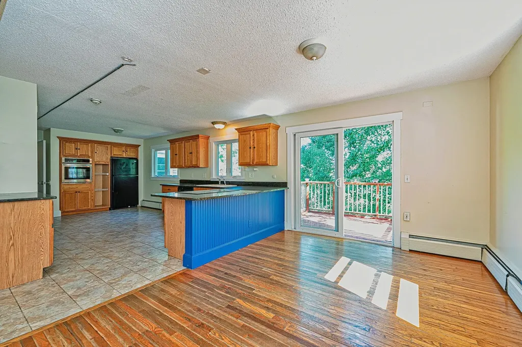 81 Seamans Road New London NH 03257