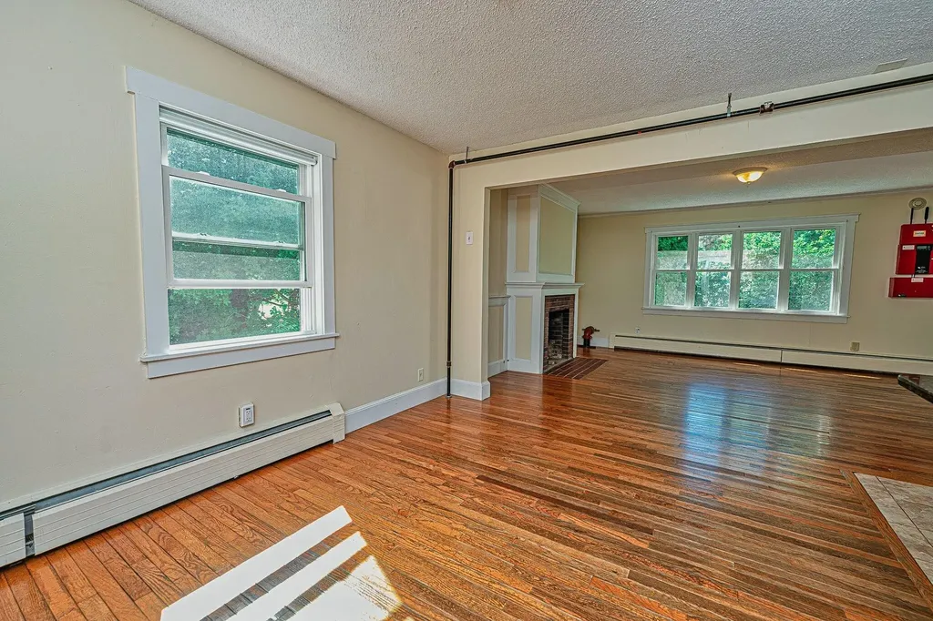 81 Seamans Road New London NH 03257