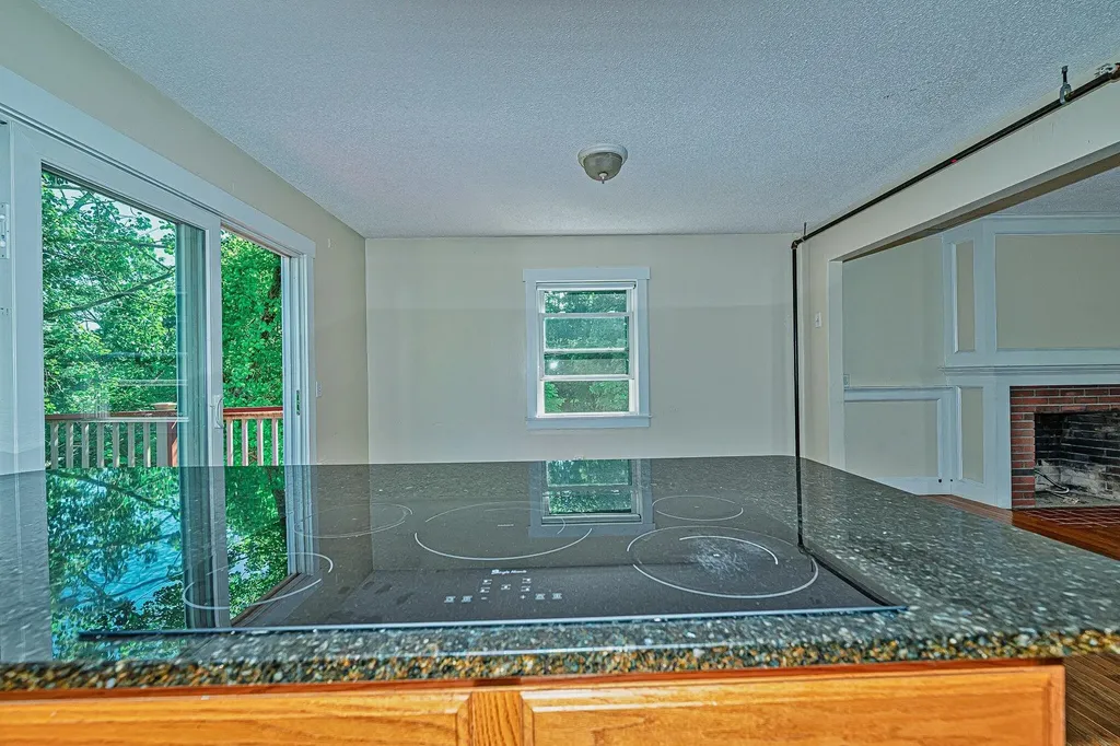81 Seamans Road New London NH 03257
