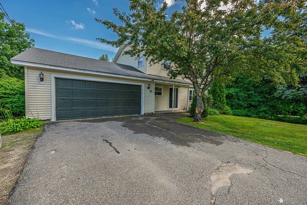 81 Seamans Road New London NH 03257