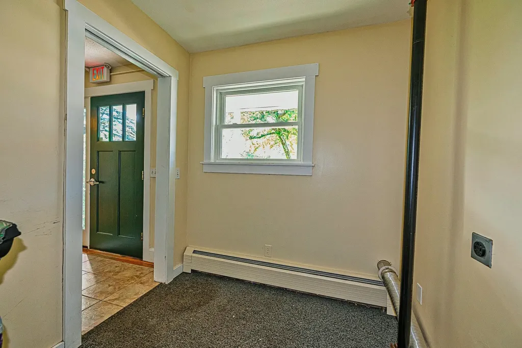 81 Seamans Road New London NH 03257
