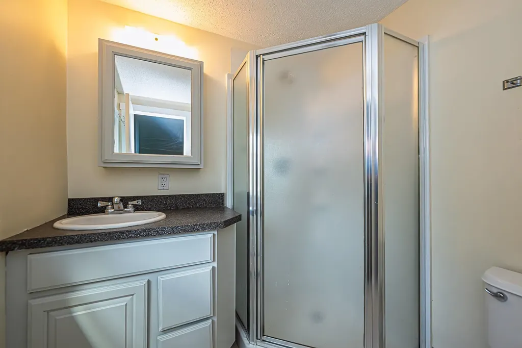 81 Seamans Road New London NH 03257