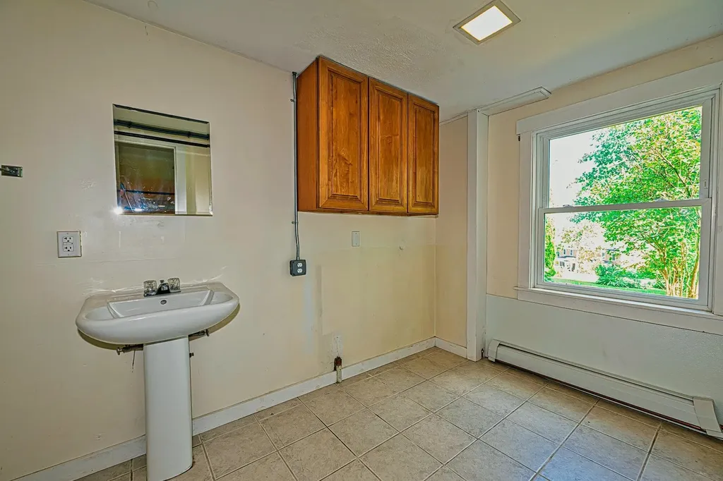 81 Seamans Road New London NH 03257