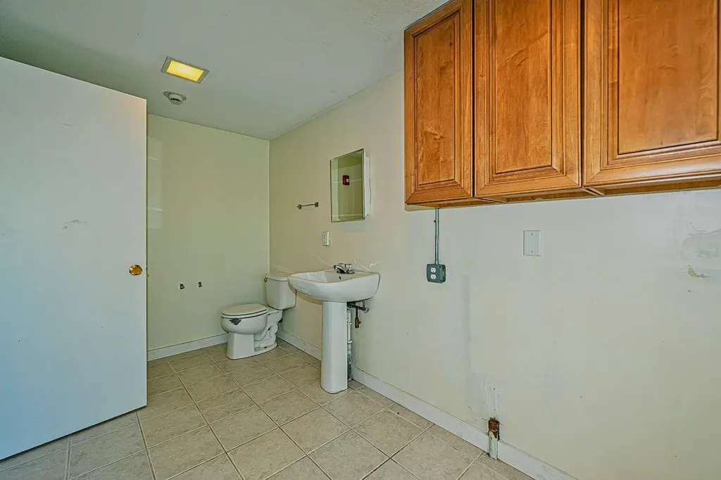 81 Seamans Road New London NH 03257