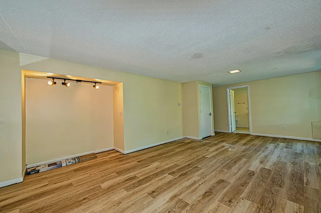 81 Seamans Road New London NH 03257