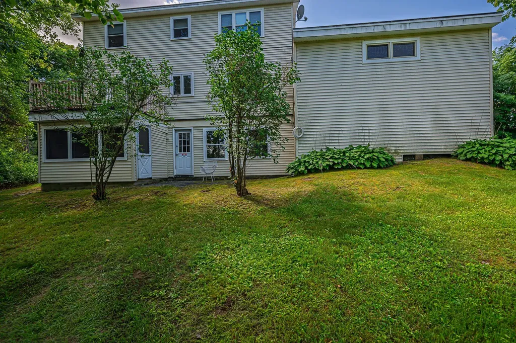 81 Seamans Road New London NH 03257