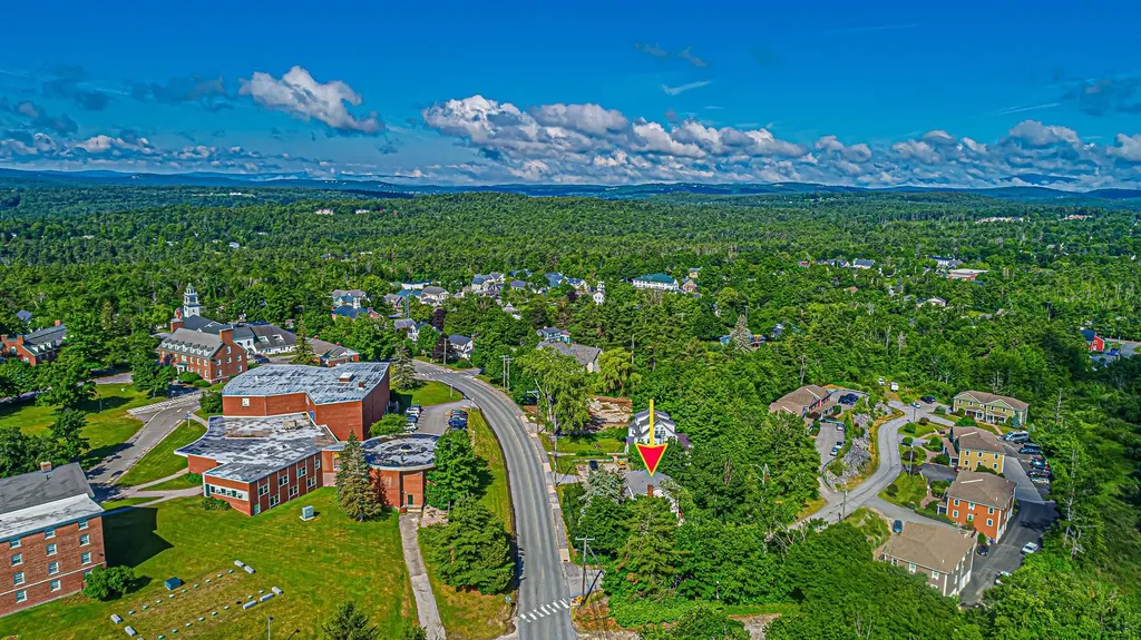 81 Seamans Road New London NH 03257