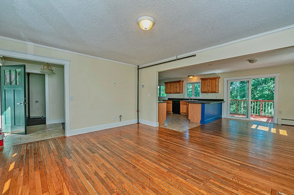 81 Seamans Road New London NH 03257