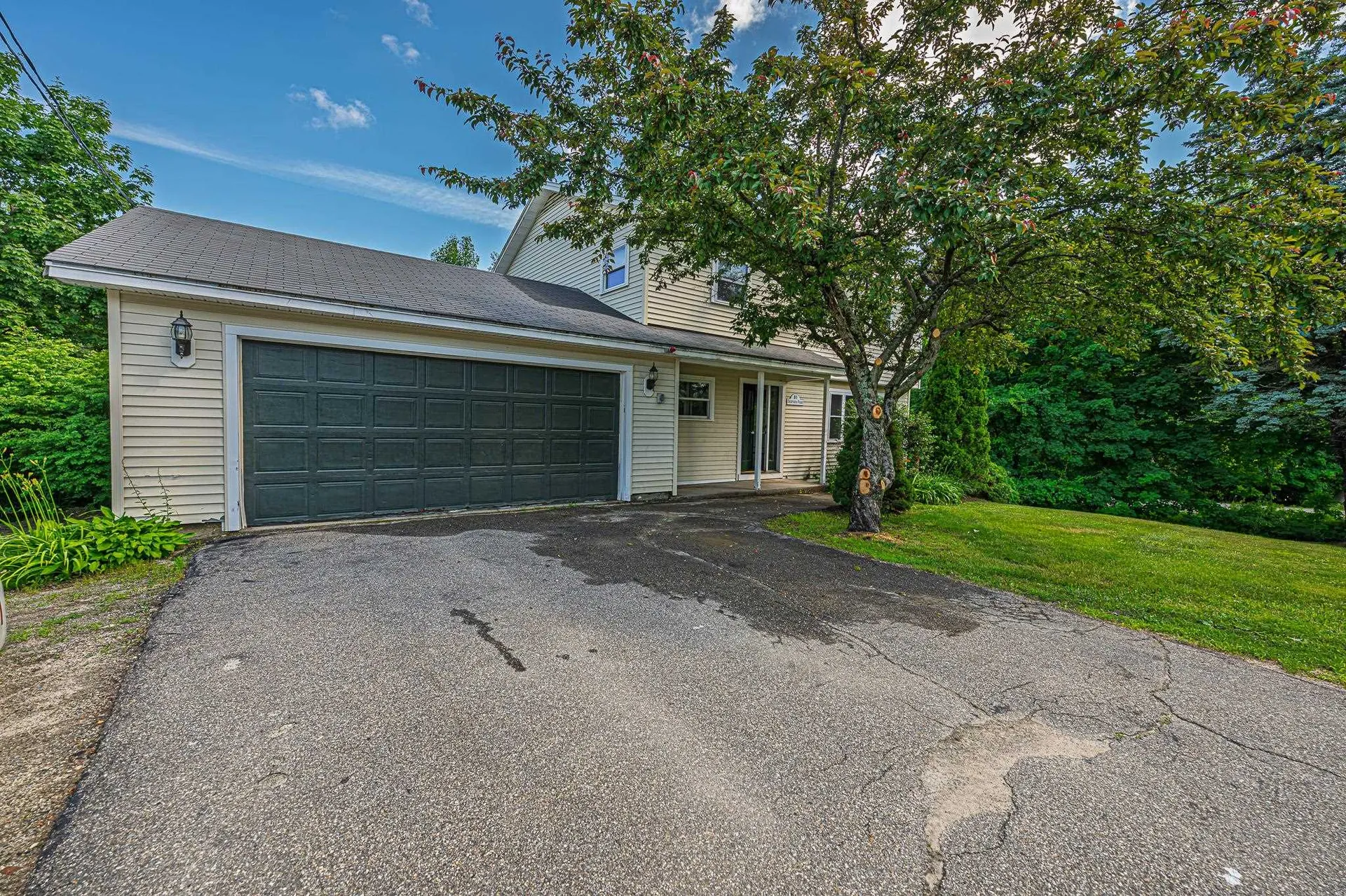 81 Seamans Road New London NH 03257