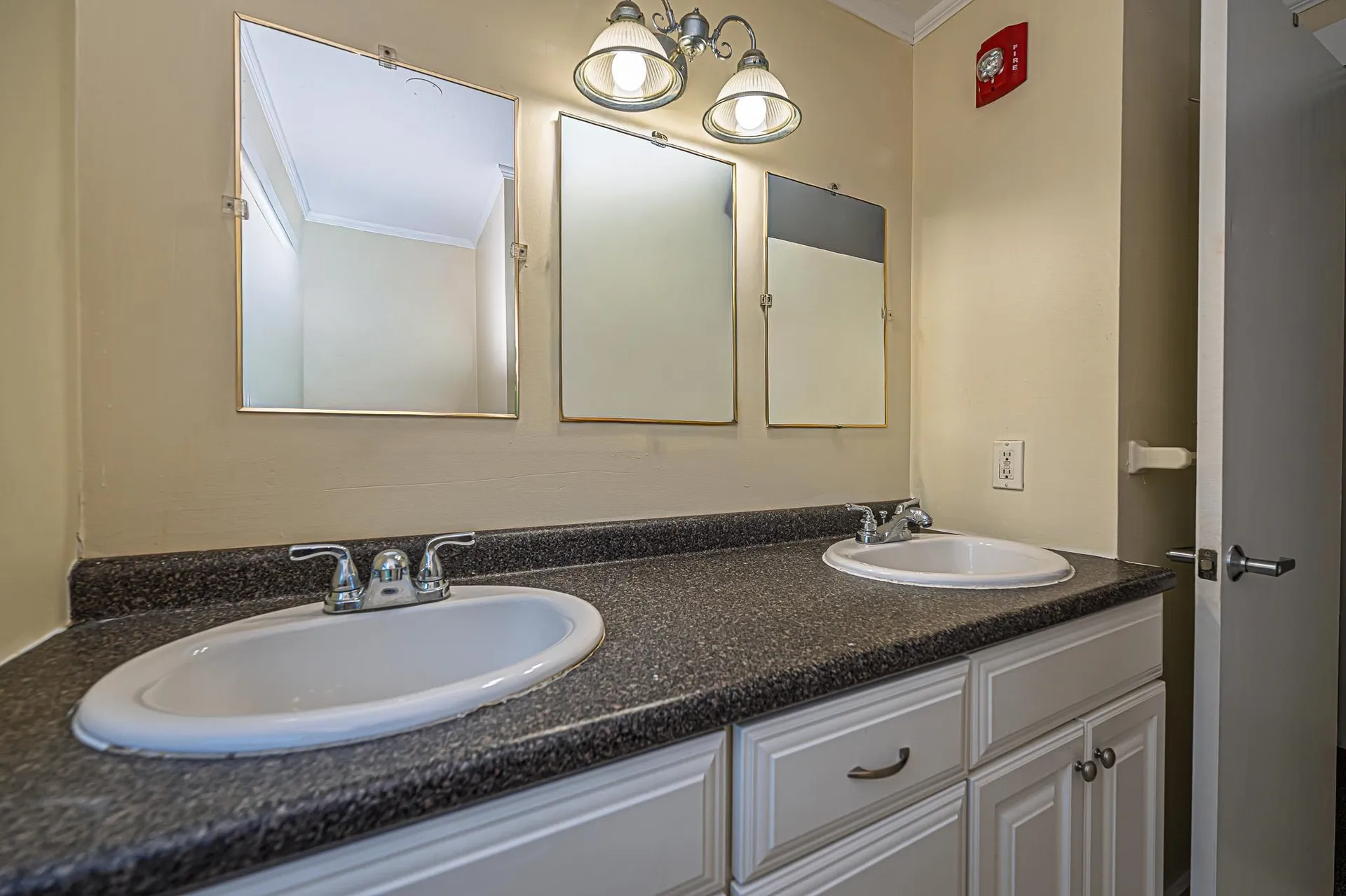 81 Seamans Road New London NH 03257
