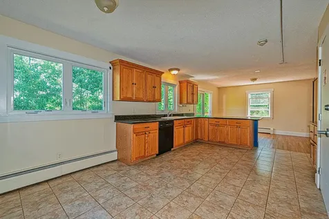 81 Seamans Road New London NH 03257