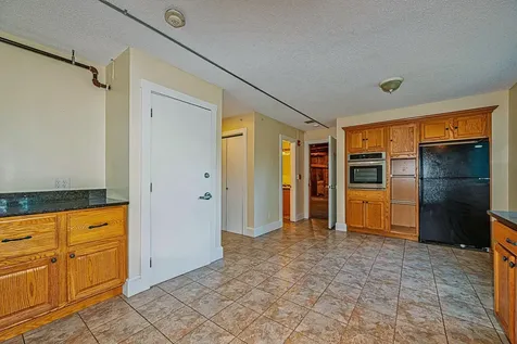 81 Seamans Road New London NH 03257