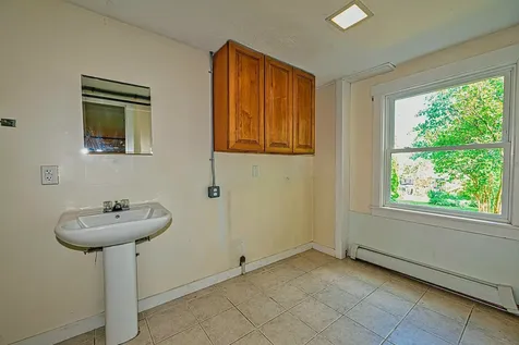 81 Seamans Road New London NH 03257