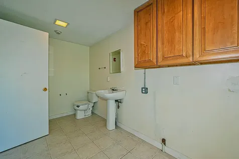 81 Seamans Road New London NH 03257