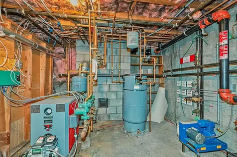 81 Seamans Road New London NH 03257