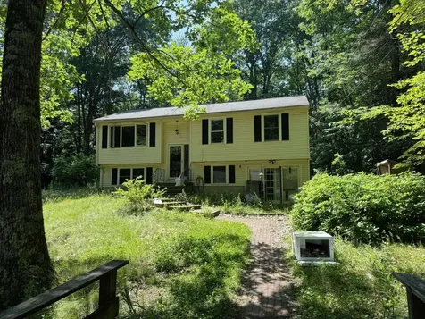 6 Saddlepath Road Raymond NH 03077