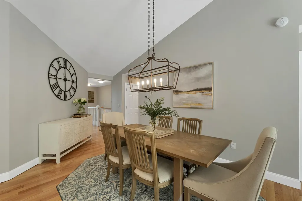 18 Weymouth Court Hudson NH 03051