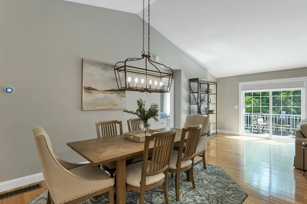 18 Weymouth Court Hudson NH 03051