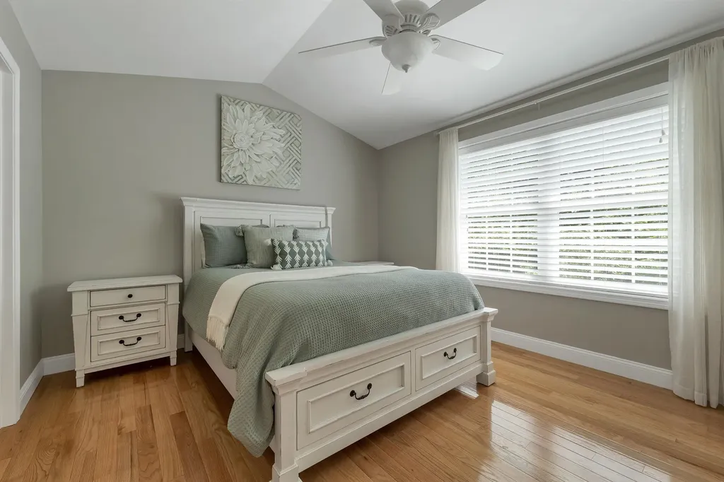 18 Weymouth Court Hudson NH 03051