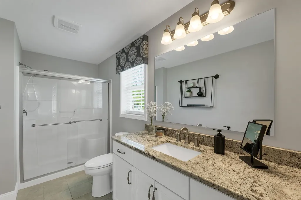 18 Weymouth Court Hudson NH 03051