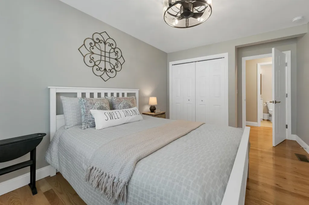 18 Weymouth Court Hudson NH 03051