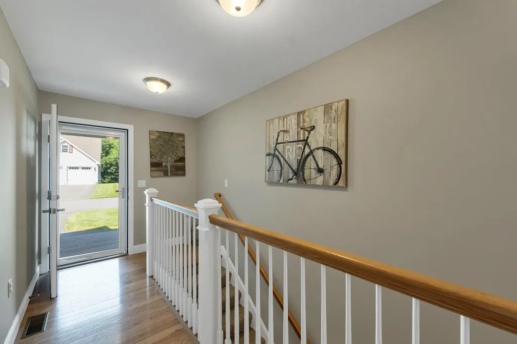 18 Weymouth Court Hudson NH 03051