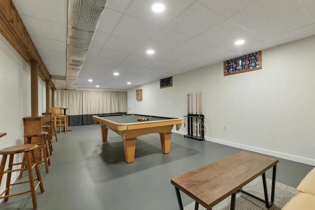 18 Weymouth Court Hudson NH 03051