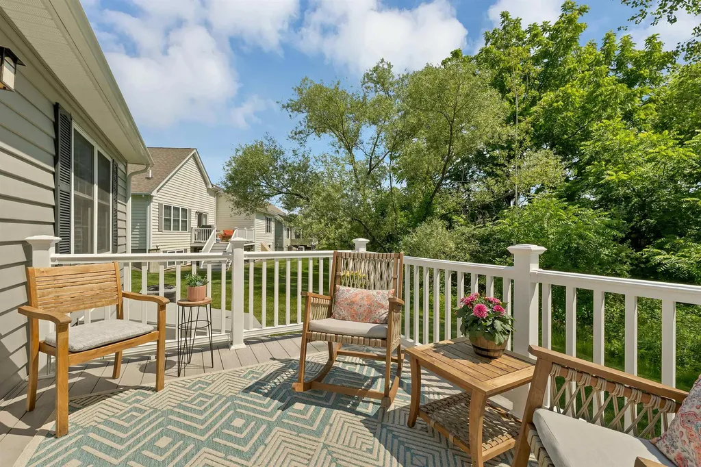 18 Weymouth Court Hudson NH 03051
