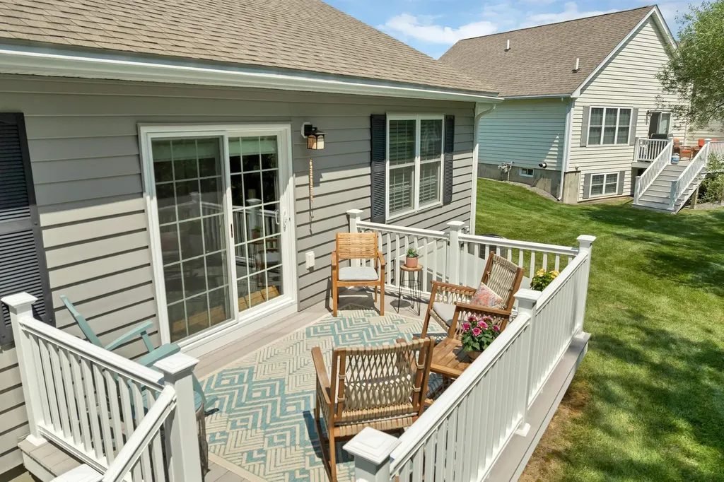 18 Weymouth Court Hudson NH 03051
