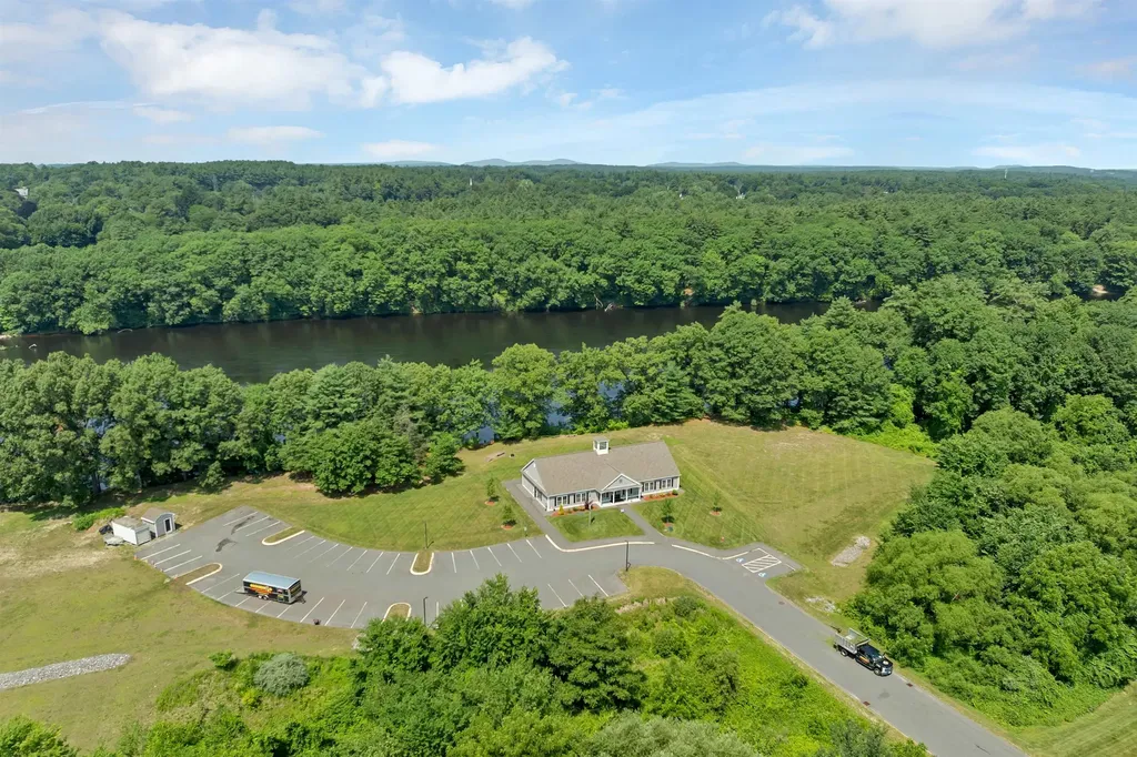 18 Weymouth Court Hudson NH 03051