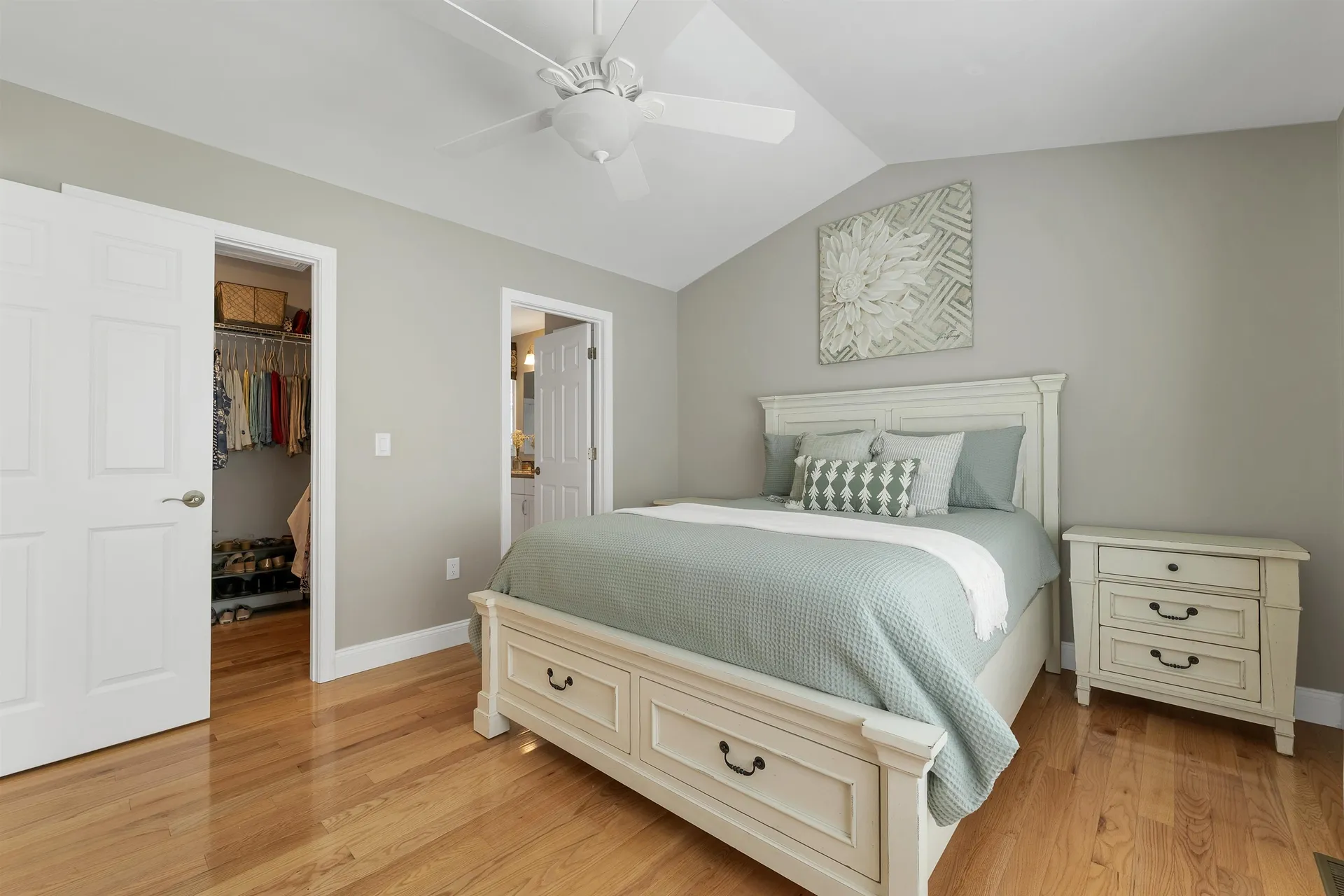 18 Weymouth Court Hudson NH 03051