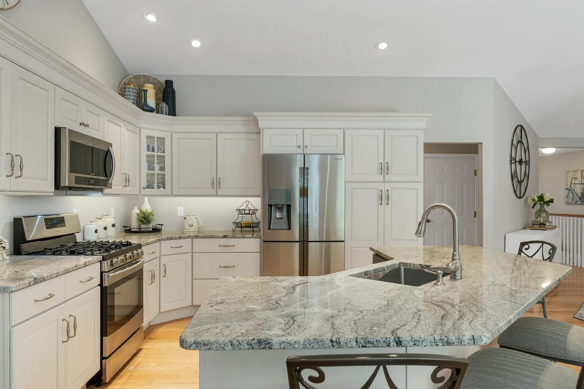 18 Weymouth Court Hudson NH 03051