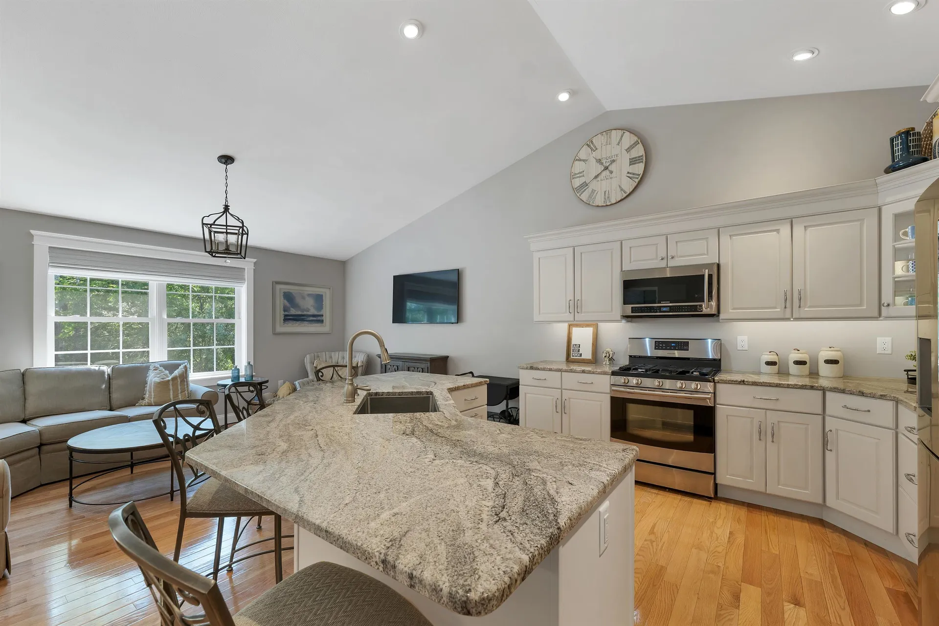 18 Weymouth Court Hudson NH 03051